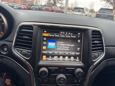 Used 2017 Jeep Grand Cherokee Limited w/ Trailer Tow Group IV image 12