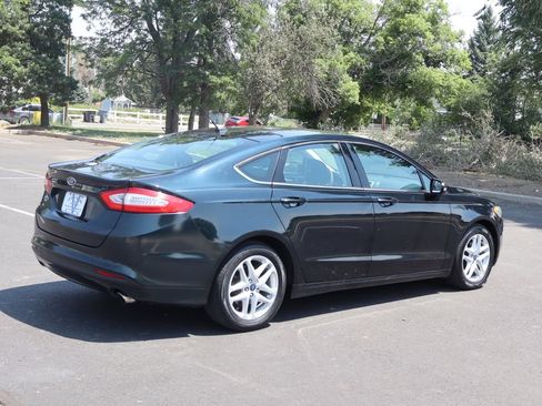 Used 2014 Ford Fusion SE FWD image 4