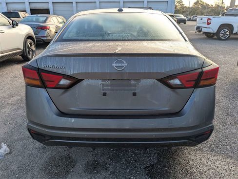 Used 2025 Nissan Altima 2.5 SV image 4