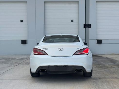Used 2015 Hyundai Genesis 3.8 image 10