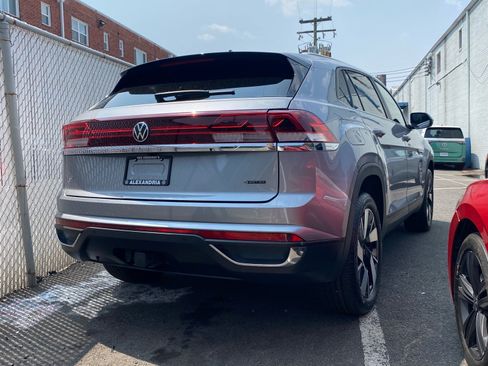 Certified 2024 Volkswagen Atlas Cross Sport SE AWD/4WD image 2