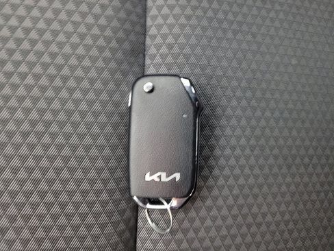 Used 2023 Kia Soul LX w/ Option Group 015 FWD image 31
