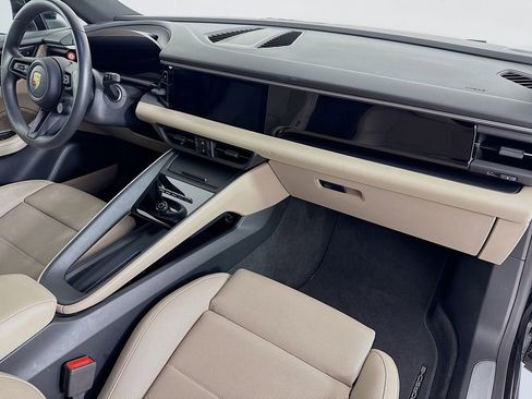 Certified 2025 Porsche Macan Electric image 31