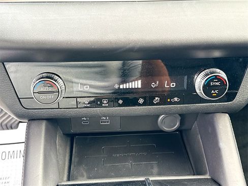 Used 2024 Mitsubishi Outlander ES image 17