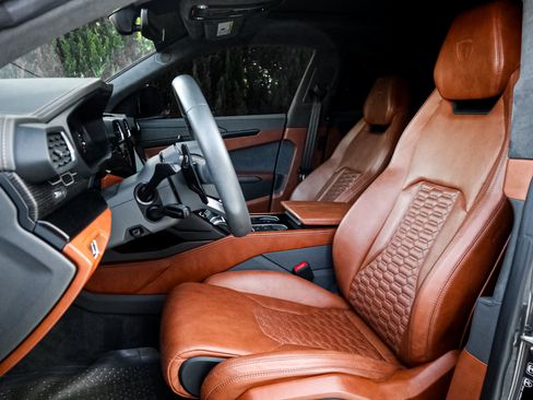 Used 2022 Lamborghini Urus AWD/4WD image 7