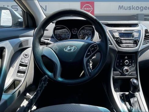 Used 2014 Hyundai Elantra SE FWD image 8