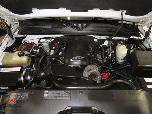Used 2004 Chevrolet Silverado 2500 LT w/ Skid Plate Package AWD/4WD image 6