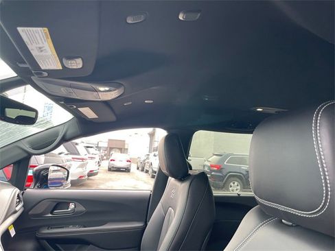 New 2026 Chrysler Pacifica Select w/ S Appearance Package image 10