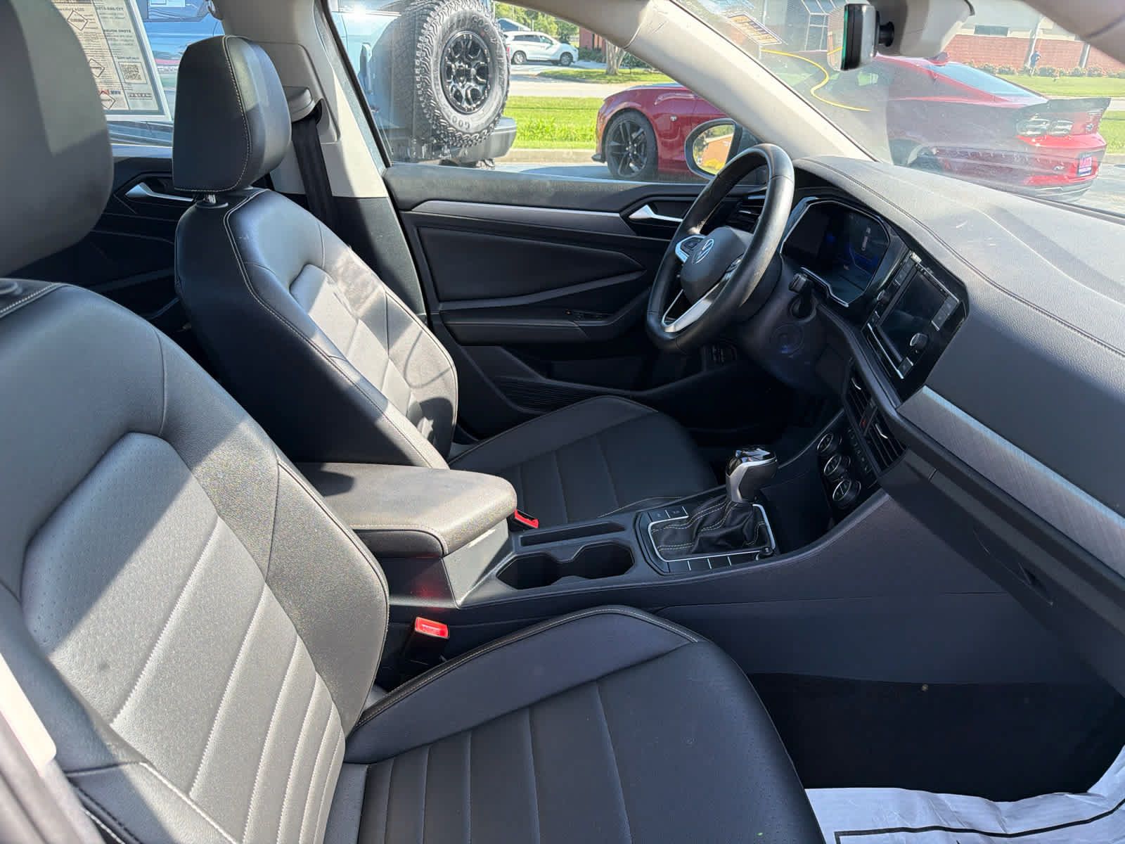 Used 2024 Volkswagen Jetta SE FWD image 6