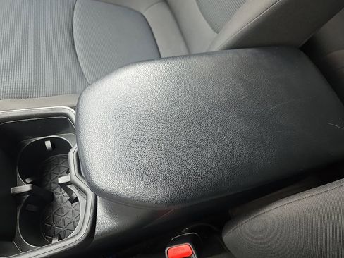 Used 2022 Toyota RAV4 LE image 32