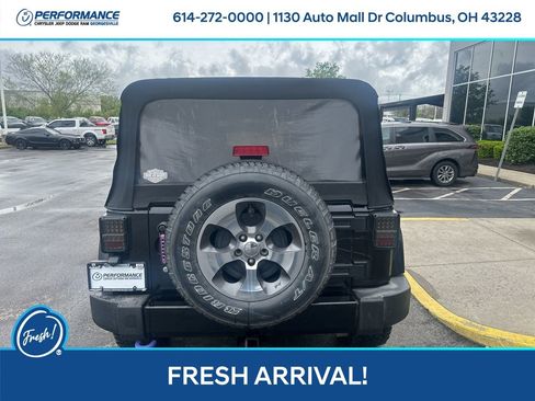 Used 2017 Jeep Wrangler Unlimited Sahara w/ Connectivity Group image 5