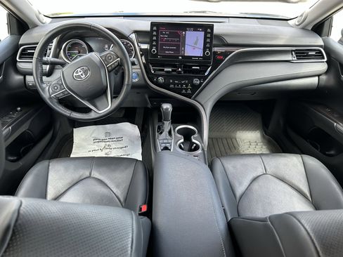 Certified 2022 Toyota Camry XLE w/ Navigation Upgrade Package image 17