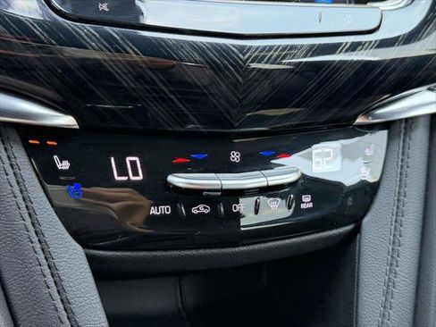 Used 2024 Cadillac XT6 Premium Luxury w/ Technology Package AWD/4WD image 32