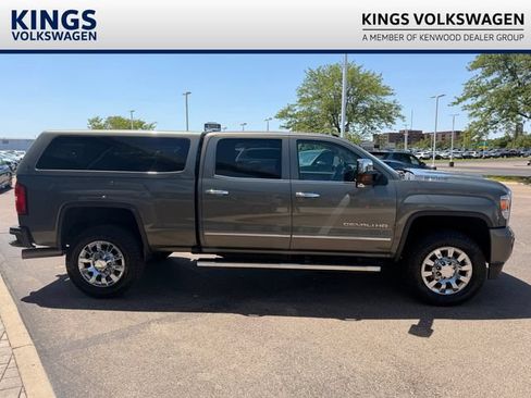 Used 2018 GMC Sierra 2500 Denali w/ Duramax Plus Package AWD/4WD image 8