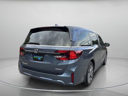 Used 2025 Honda Odyssey Touring image 3