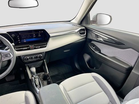 Used 2024 Chevrolet TrailBlazer LT w/ Convenience Package FWD image 22