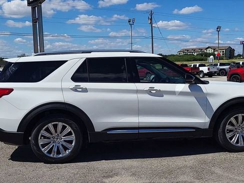 Used 2022 Ford Explorer Limited image 8