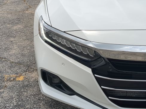 Used 2021 Honda Accord Touring image 8