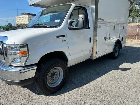 Used 2016 Ford E-350 and Econoline 350 Super Duty w/ Power Windows & Locks Group image 3