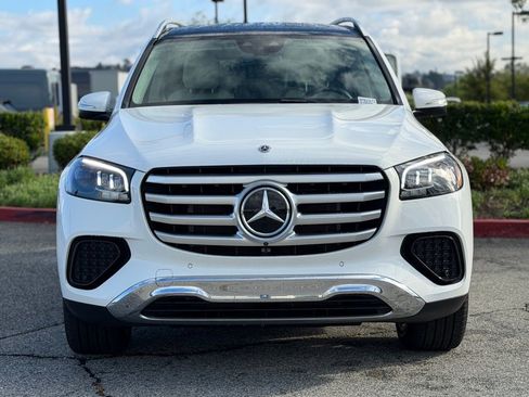 Used 2025 Mercedes-Benz GLS 450 4MATIC image 5