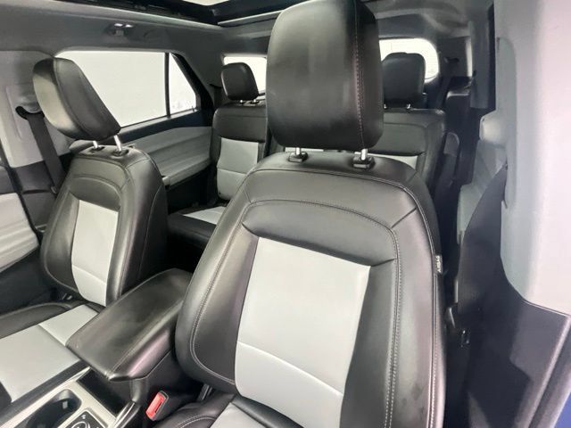 Used 2022 Ford Explorer XLT w/ Equipment Group 202A AWD/4WD image 5