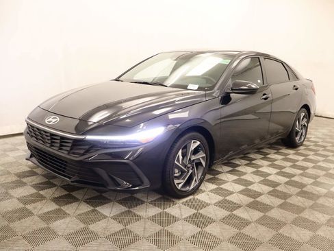 Used 2025 Hyundai Elantra SEL FWD image 1