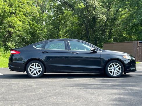 Used 2016 Ford Fusion SE FWD image 8