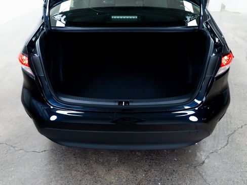 Used 2025 Toyota Corolla LE image 7