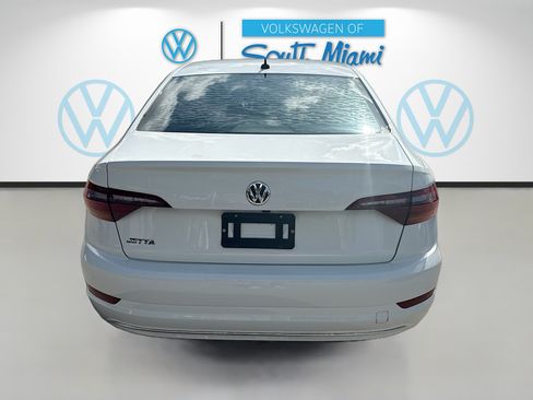 Used 2019 Volkswagen Jetta SE w/ Cold Weather Package FWD image 6