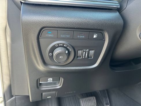 Used 2023 Jeep Grand Cherokee Overland w/ Advanced Protech Group III AWD/4WD image 19