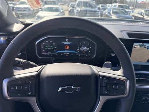 Used 2025 Chevrolet Silverado 1500 RST AWD/4WD image 29
