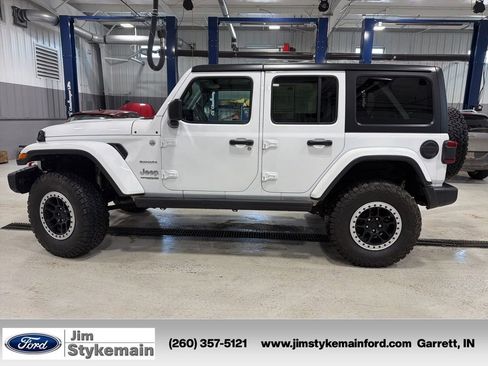 Used 2018 Jeep Wrangler Unlimited Sahara image 4