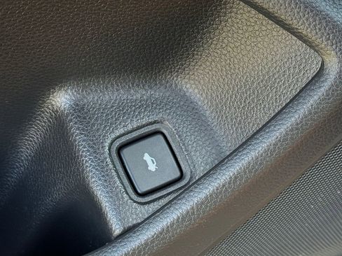 Used 2019 Honda Accord Touring image 10