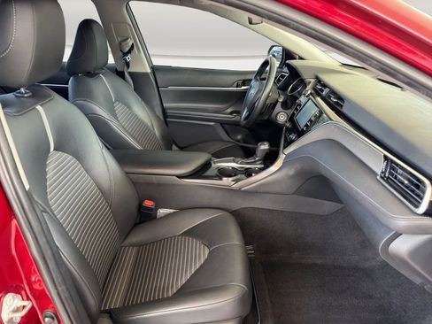Used 2018 Toyota Camry SE w/ Moonroof Package FWD image 18