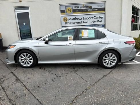 Used 2018 Toyota Camry LE FWD image 2