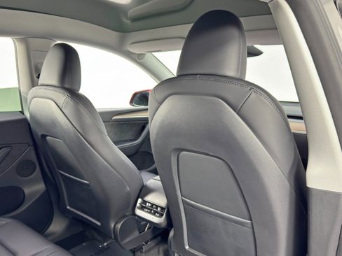 Used 2024 Tesla Model Y Performance image 37
