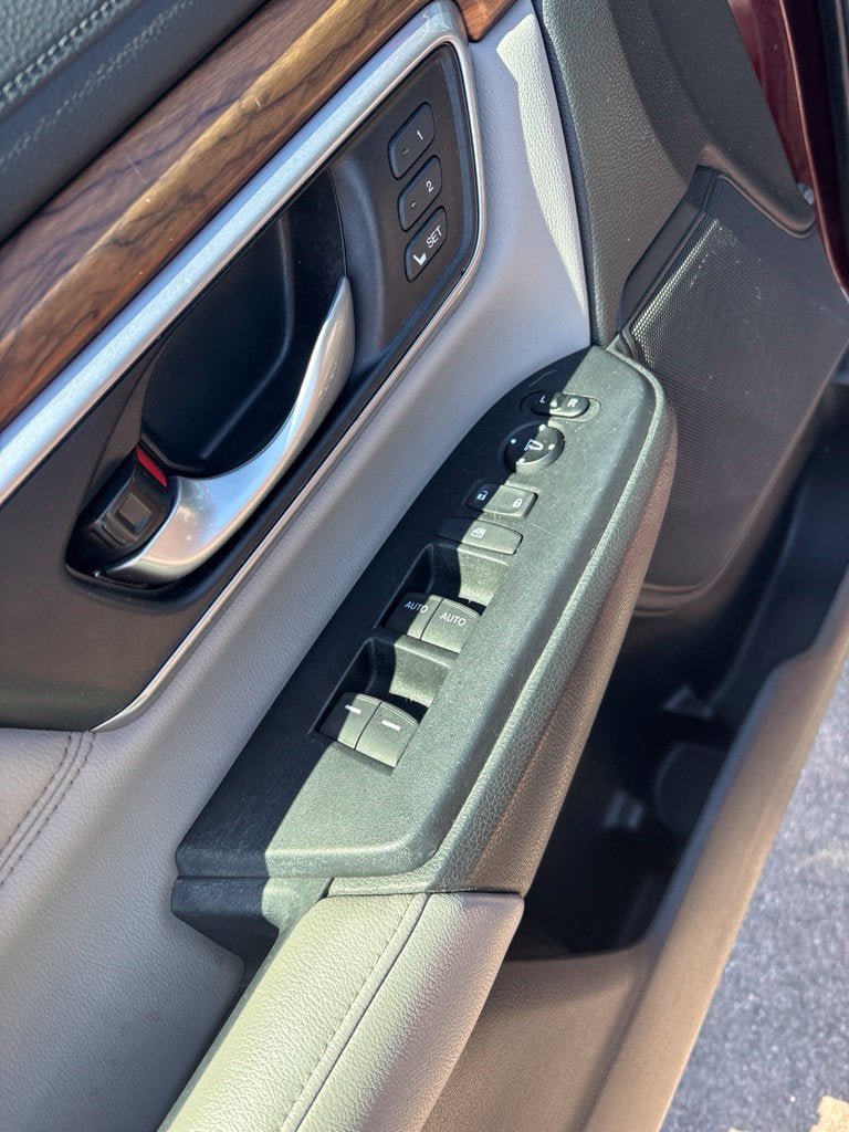 Used 2018 Honda CR-V Touring image 12