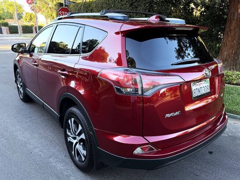 Used 2018 Toyota RAV4 LE w/ All Weather Liner Package FWD image 4