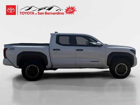 Certified 2025 Toyota Tacoma TRD Off-Road AWD/4WD image 6