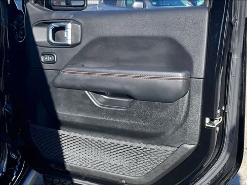 Used 2022 Jeep Gladiator Mojave w/ Cold Weather Group image 12