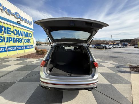 Used 2023 Volkswagen Tiguan SE R-Line image 34