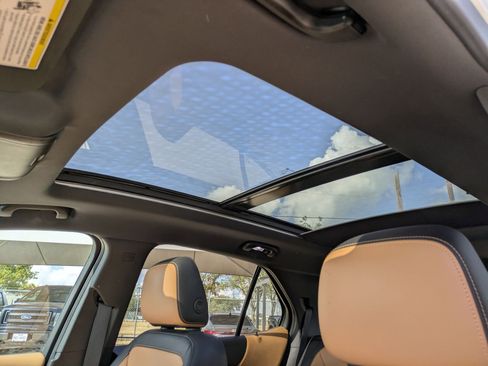 Used 2018 Chevrolet Equinox Premier image 14