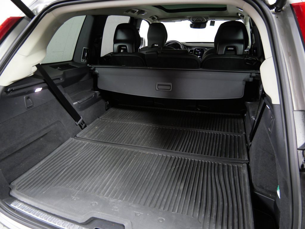 Used 2024 Volvo XC90 T8 Plus w/ Protection Package Premier AWD/4WD image 6