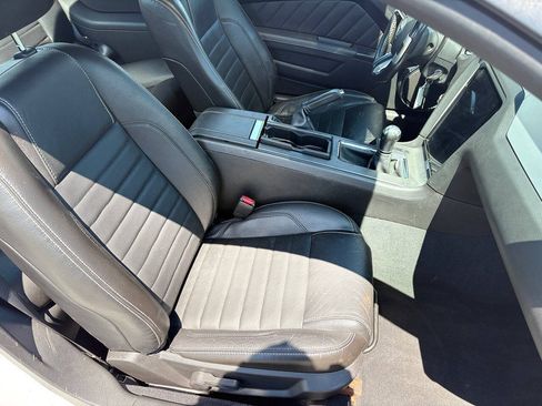 Used 2010 Ford Mustang GT Premium RWD image 17