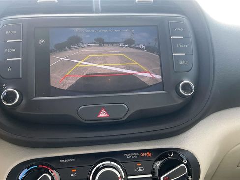 Used 2025 Kia Soul LX w/ LX Technology Package FWD image 24