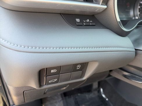 Used 2023 Toyota Highlander XLE AWD/4WD image 19