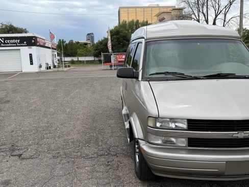 Used 2003 Chevrolet Astro AWD image 2