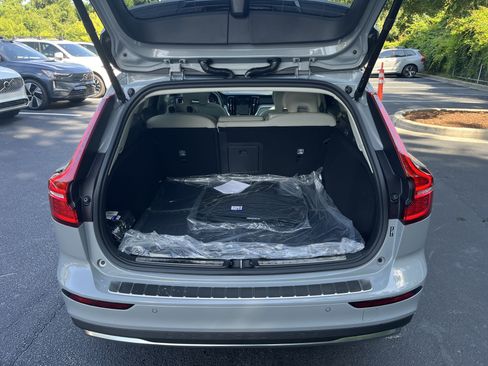 Used 2026 Volvo V60 B5 Cross Country Plus w/ Protection Package Premier AWD/4WD image 35
