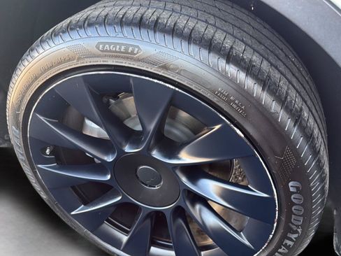 Used 2023 Tesla Model Y Long Range AWD/4WD image 12