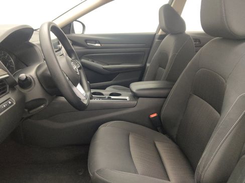 Used 2025 Nissan Altima 2.5 SV FWD image 17